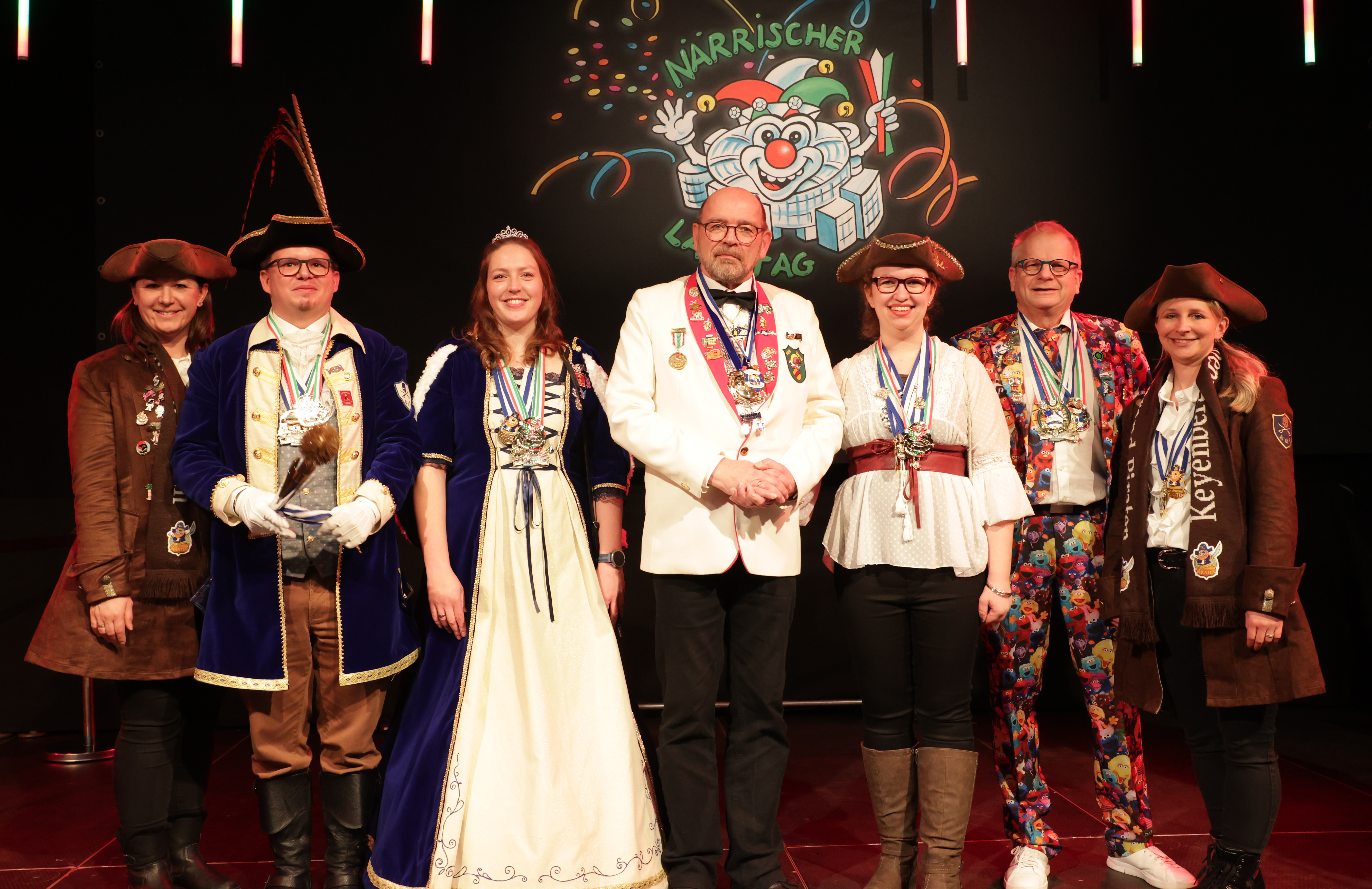 Die KG Grubenrand-Piraten aus Keyenberg mit Prinzenpaar Alexander und Elisabeth Tetzlaff, begleitet von Thomas Schnelle MdL (�Bildnachweis: �Landtag NRW / Bernd Sch�lte�).