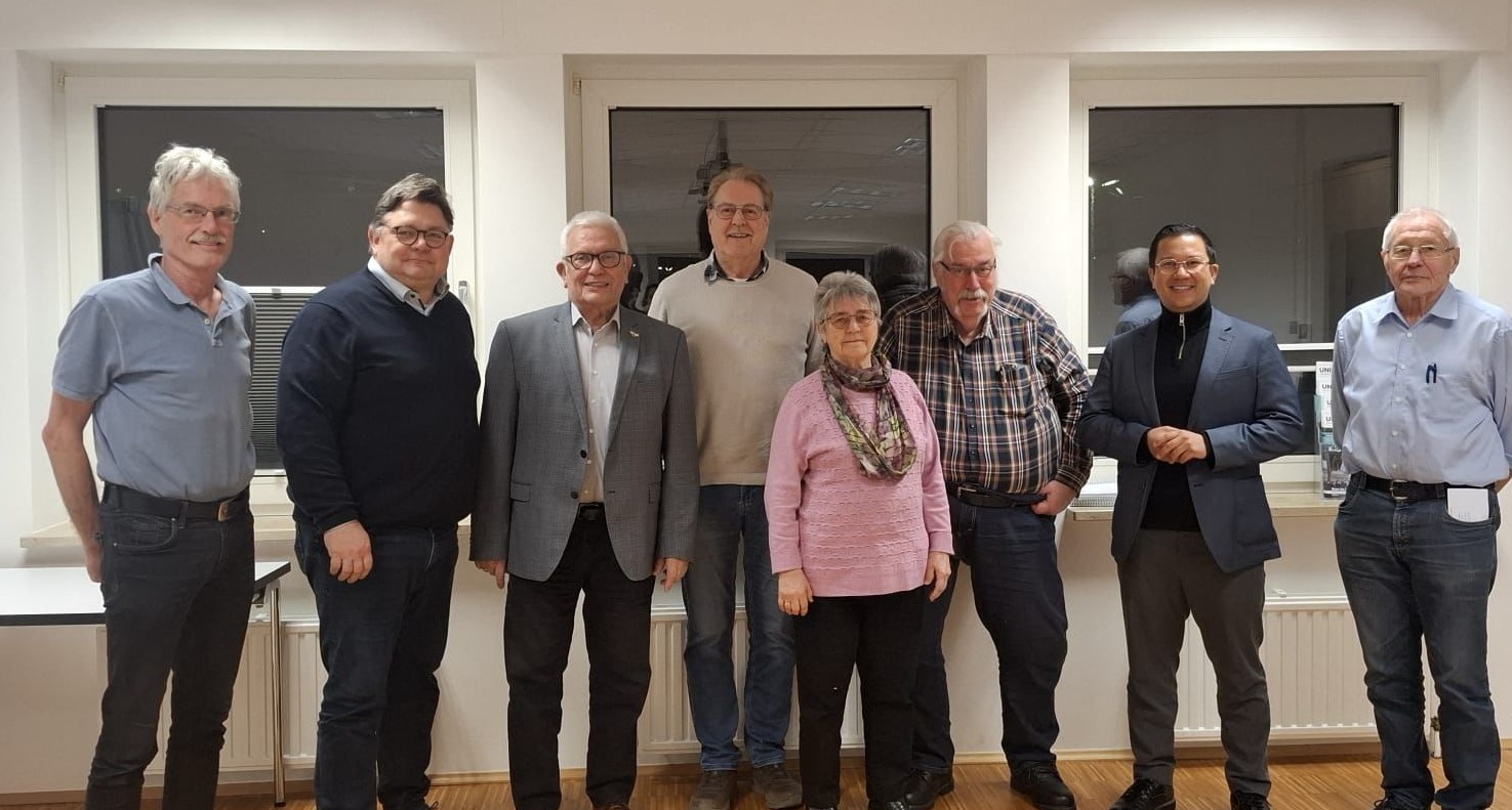 Der neu gew�hlte EAK-Kreisvostand mit Gast Dr. Konstantin Halim (2. v.r.). �Foto: Dietmar Lux