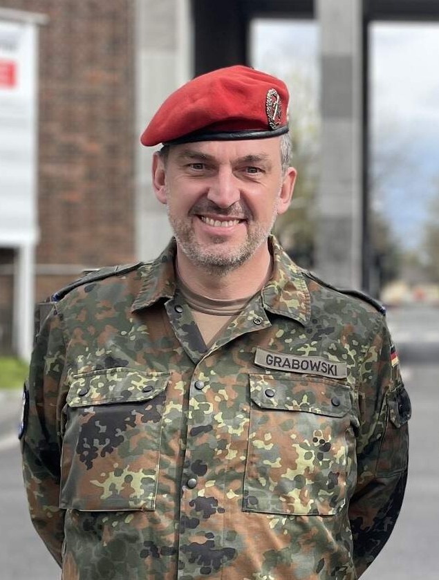 Oberst Jens Grabowski, stellvertretender Kommandeur und Leiter des Bereiches Lehre und Ausbildung an der Technischen Schule des Heeres in Aachen, war der Referent. �Foto: TSHBw