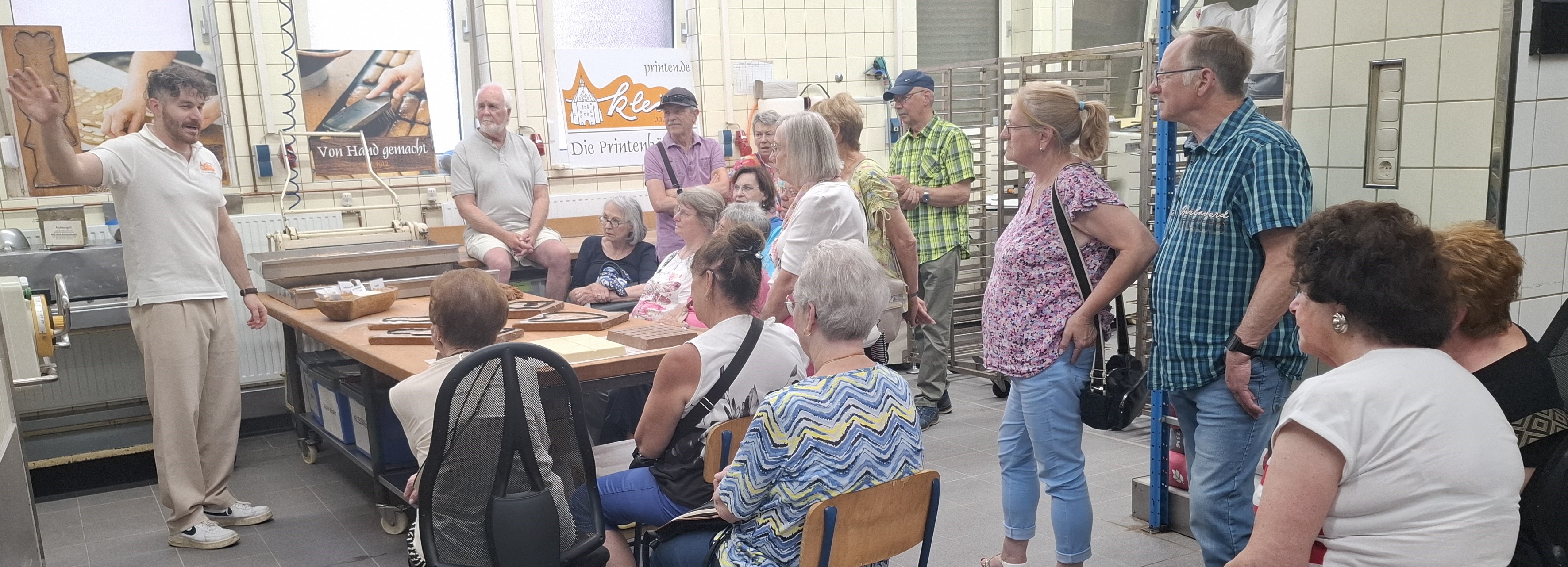 Die �bach-Palenberger Senioren in der Printenb�ckerei. �Foto: Dietmar Lux